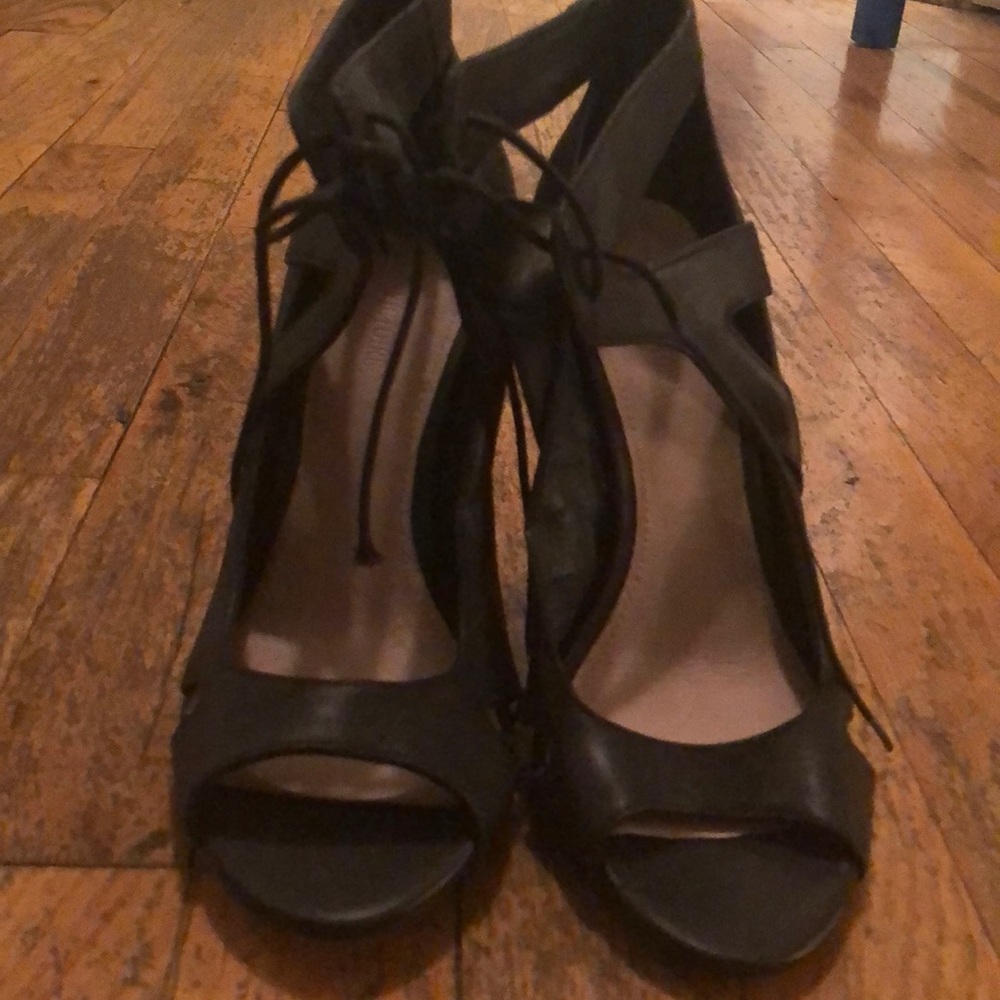 Pour La Victoire heels